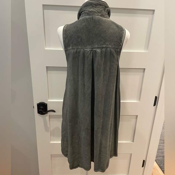 Nu Label, 100% Rayon, Sage Top, Size L - Picture 2 of 4